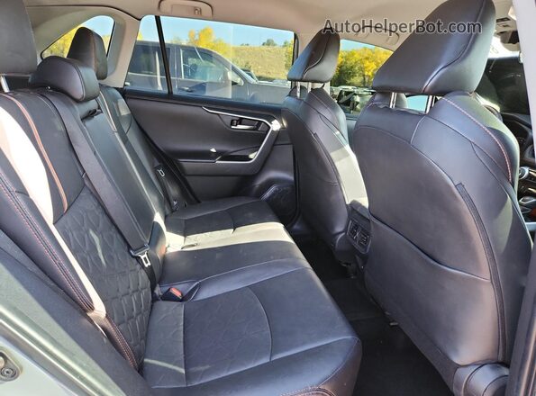 2T3J1RFV3NW255091 2022 TOYOTA RAV4 Green Widok wnętrza z tyłu