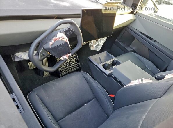 7G2CEHED9SA058678 2025 TESLA CYBERTRUCK Silver Vista del cuadro de instrumentos