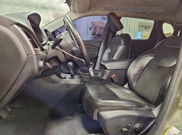 1C4PJMLNXKD237357 2019 JEEP GRAND CHER Green Вид панелі приладів