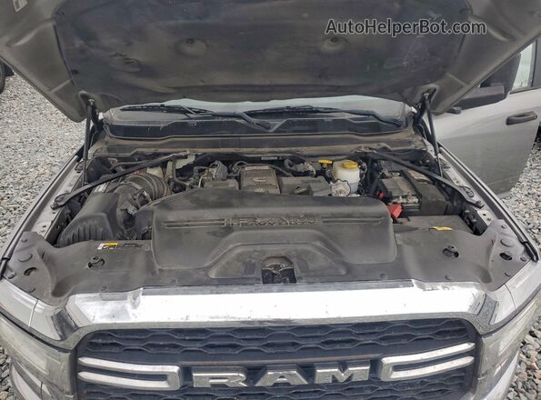 3C63RRHL0NG415206 2022 RAM 3500 Silver Շարժիչի բաժամունքի տեսք