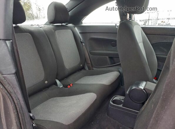 3VWFD7AT3KM706621 2019 VOLKSWAGEN BEETLE Silver Rear interior view