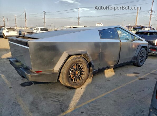 7G2CEHED9SA058678 2025 TESLA CYBERTRUCK Silver Delantero derecho