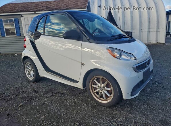 WMEEJ9AA9GK842074 2016 SMART FORTWO White Widok z przodu