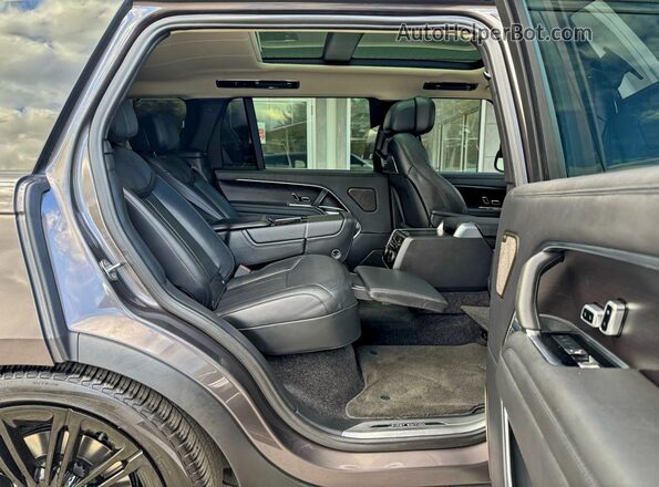 SALKVBE78NA008479 2022 LAND ROVER RANGE Gray Vista interior delantera