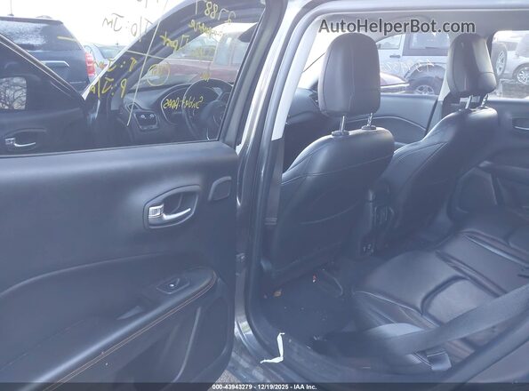 3C4NJCCB2JT193323 2018 JEEP COMPASS Gray Вид наклейки з VIN-кодом