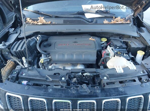 3C4NJCCB2JT193323 2018 JEEP COMPASS Gray Вид ззаду