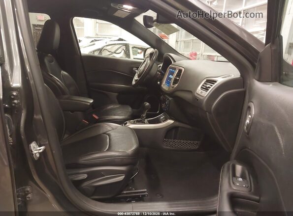 3C4NJCEBXMT593812 2021 JEEP COMPASS Gray Widok wnętrza z przodu