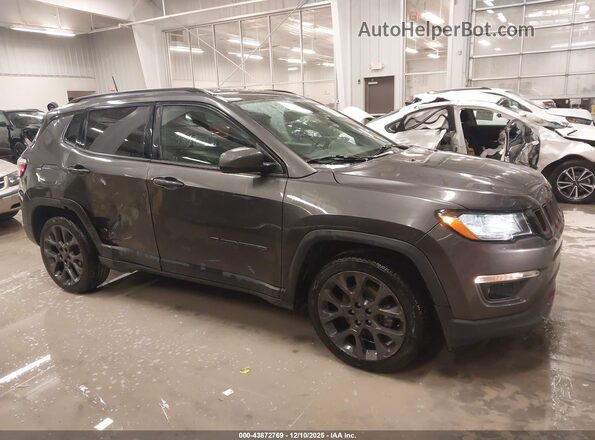 3C4NJCEBXMT593812 2021 JEEP COMPASS Gray Widok wnętrza z tyłu