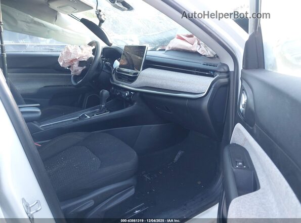 3C4NJDAB0NT214068 2022 JEEP COMPASS White Front interior view