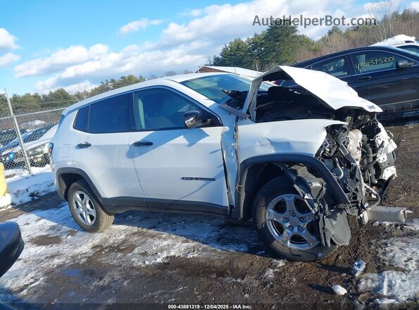 3C4NJDAB0NT214068 2022 JEEP COMPASS White Rear interior view