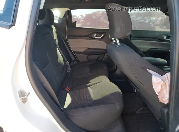 3C4NJDANXRT112129 2024 JEEP COMPASS White Rear interior view