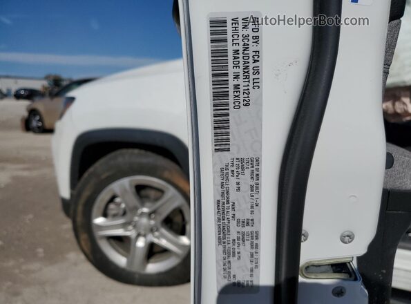 3C4NJDANXRT112129 2024 JEEP COMPASS White 360 interior view