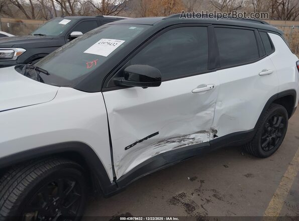 3C4NJDBB4NT221703 2022 JEEP COMPASS White Front view
