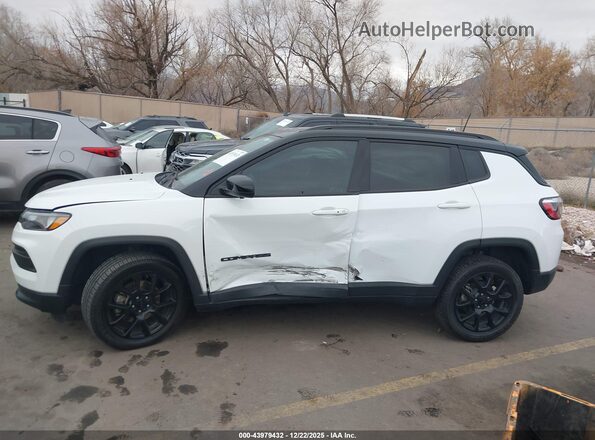3C4NJDBB4NT221703 2022 JEEP COMPASS White 360 interior view