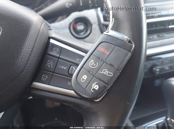 3C4NJDBBXNT118592 2022 JEEP COMPASS Red Вид панелі приладів