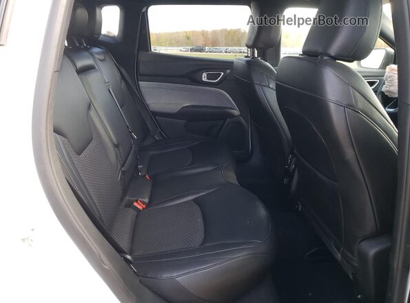 3C4NJDBN3RT605181 2024 JEEP COMPASS White Widok wnętrza z tyłu