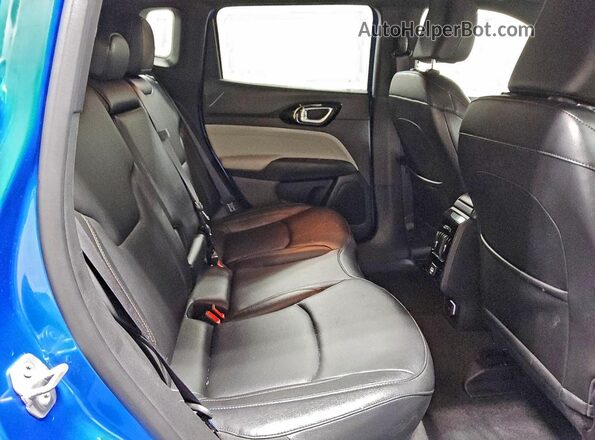 3C4NJDCN9RT134541 2024 JEEP COMPASS Blue Widok wnętrza z tyłu