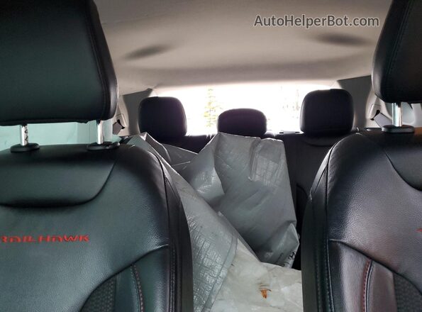 3C4NJDDBXNT105466 2022 JEEP COMPASS Gray Vista de los asientos traseros
