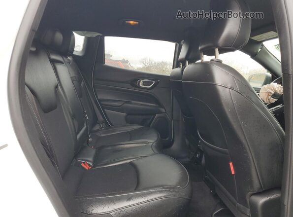 3C4NJDDN4PT557863 2023 JEEP COMPASS White Widok wnętrza z tyłu