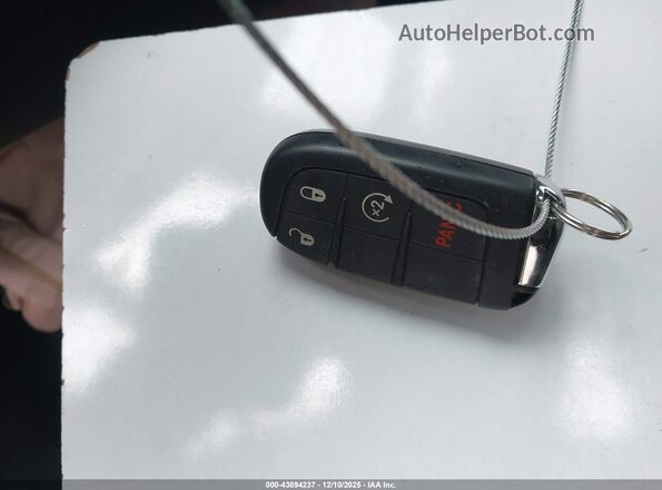 3C4NJDFB7NT118446 2022 JEEP COMPASS Maroon Вид панелі приладів