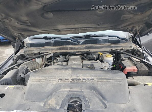 3C63R3GL1NG151637 2022 RAM 3500 Charcoal Vista interior trasera