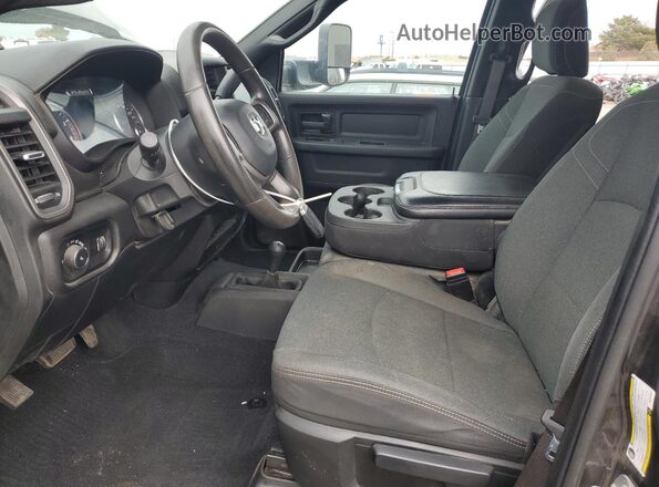 3C63R3GL1NG151637 2022 RAM 3500 Charcoal Vista interior delantera