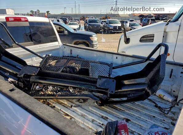 3C63R3JL0LG233641 2020 RAM 3500 White Engine compartment view