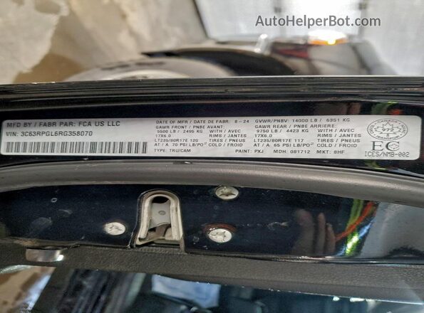 3C63RPGL6RG358070 2024 RAM 3500 Black Widok komory silnika