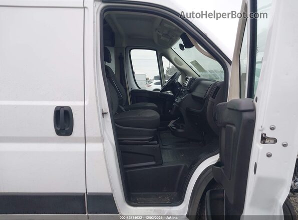 3C6LRVDG6NE125422 2022 RAM PROMASTER 2500 White Front interior view