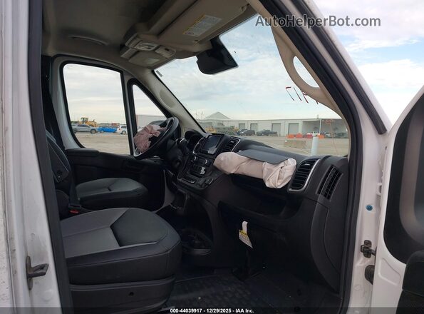 3C6LRVDG9RE126036 2024 RAM PROMASTER 2500 White Вид салону спереду