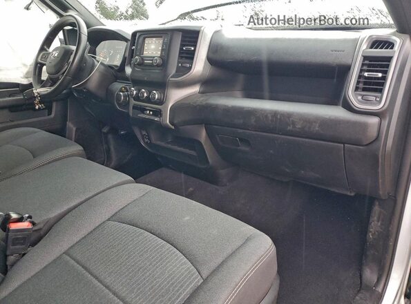 3C6MR4AJ1RG285152 2024 RAM 2500 Белый Вид панели приборов