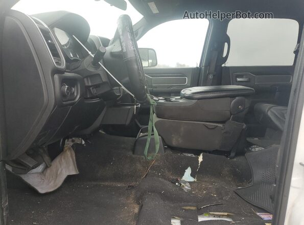 3C6UR5DL2NG178642 2022 RAM 2500 White Front interior view