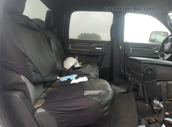 3C6UR5DL2NG178642 2022 RAM 2500 White Rear seats view