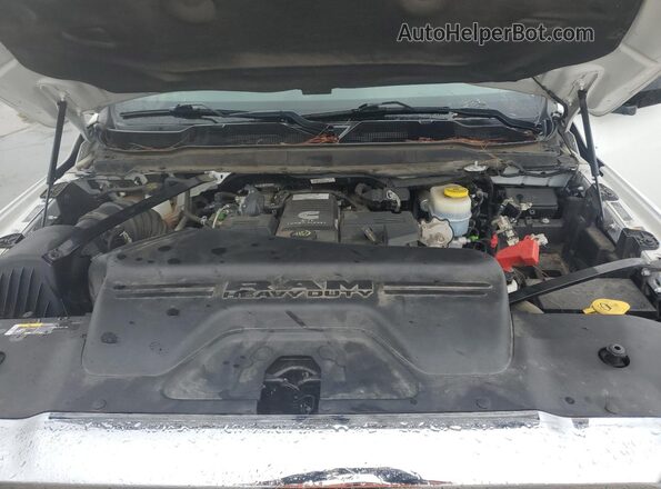 3C6UR5DL2NG178642 2022 RAM 2500 White Rear interior view