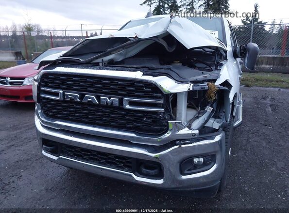 3C6UR5DL4RG336372 2024 RAM 2500 White Front view