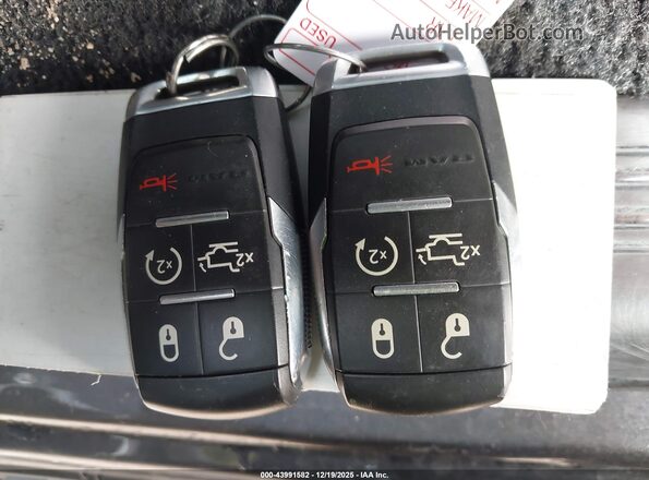 3C6UR5FL5LG252436 2020 RAM 2500 Gray Widok deski rozdzielczej