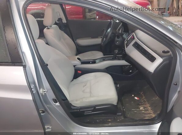 3CZRU6H3XKG702526 2019 HONDA HR-V Silver წინა სალონის ხედი
