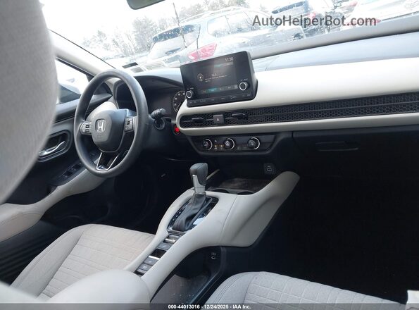 3CZRZ2H32SM795098 2025 HONDA HR-V Silver Front interior view