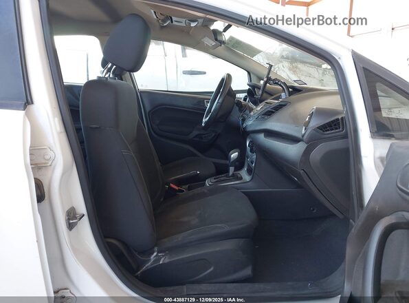 3FADP4BJXGM105880 2016 FORD FIESTA Белый Вид салона спереди
