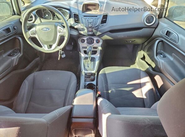 3FADP4EJ0JM128023 2018 FORD FIESTA Серебряный Вид панели приборов