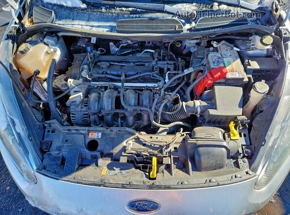 3FADP4EJ0JM128023 2018 FORD FIESTA Серебряный Вид задней части салона