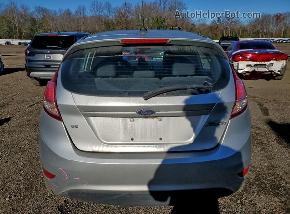 3FADP4EJ2HM115087 2017 FORD FIESTA Серебряный Вид сзади