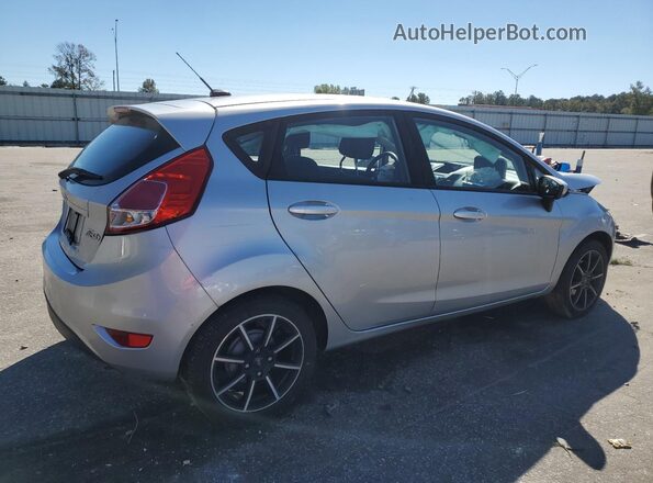 3FADP4EJ4HM139925 2017 FORD FIESTA Серебряный Задняя правая четверть