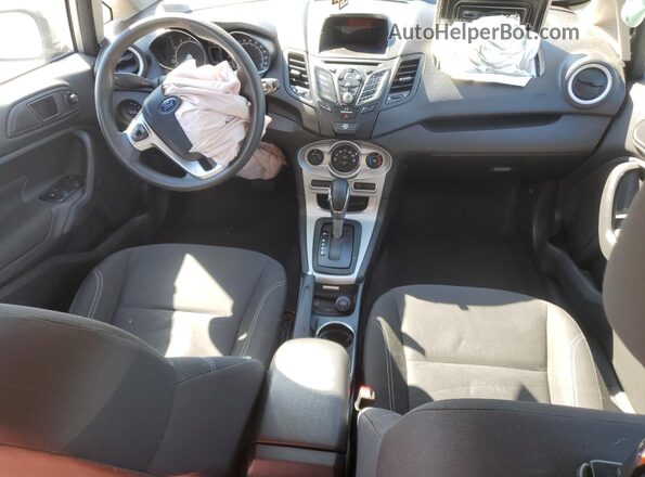 3FADP4EJ4HM139925 2017 FORD FIESTA Серебряный Вид панели приборов