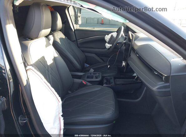 3FMTK1R40SMA21817 2025 FORD MUSTANG MACH-E Black Front interior view
