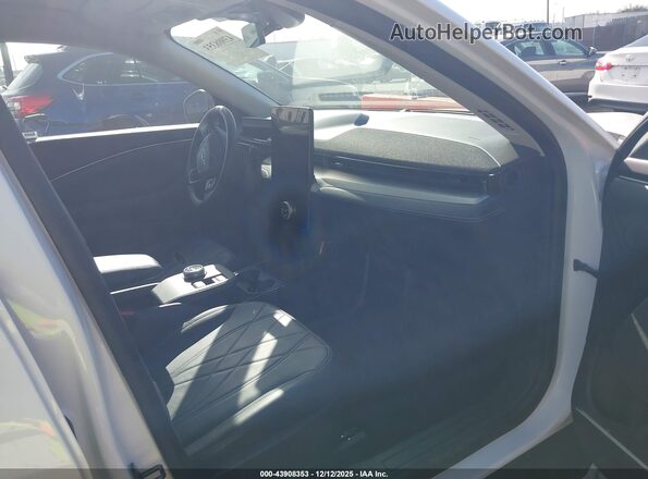 3FMTK1SS5PMA00851 2023 FORD MUSTANG MACH-E White Widok wnętrza z przodu