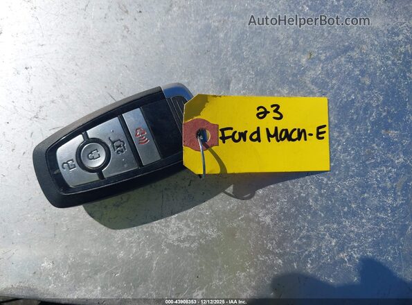 3FMTK1SS5PMA00851 2023 FORD MUSTANG MACH-E White Widok deski rozdzielczej