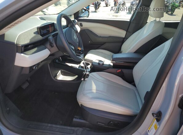 3FMTK3R48RMA40170 2024 FORD MUSTANG MACH-E PREMI Gray Vista interior delantera