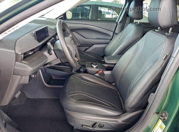 3FMTK3R78RMA18373 2024 FORD MUSTANG MACH-E PREMI Зеленый Вид салона спереди