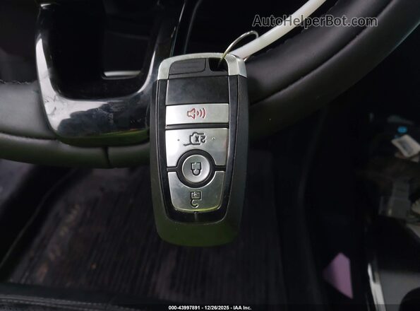 3FMTK3R79NMA01592 2022 FORD MUSTANG MACH-E PREMI Красный Вид панели приборов